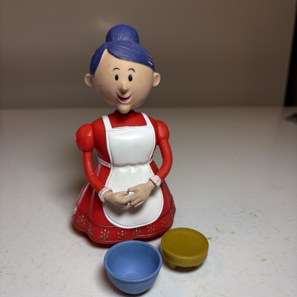 Mrs. Claus Rudolph the Red Nosed‎ Reindeer Playing Mantis 2001 Red Dress Figure